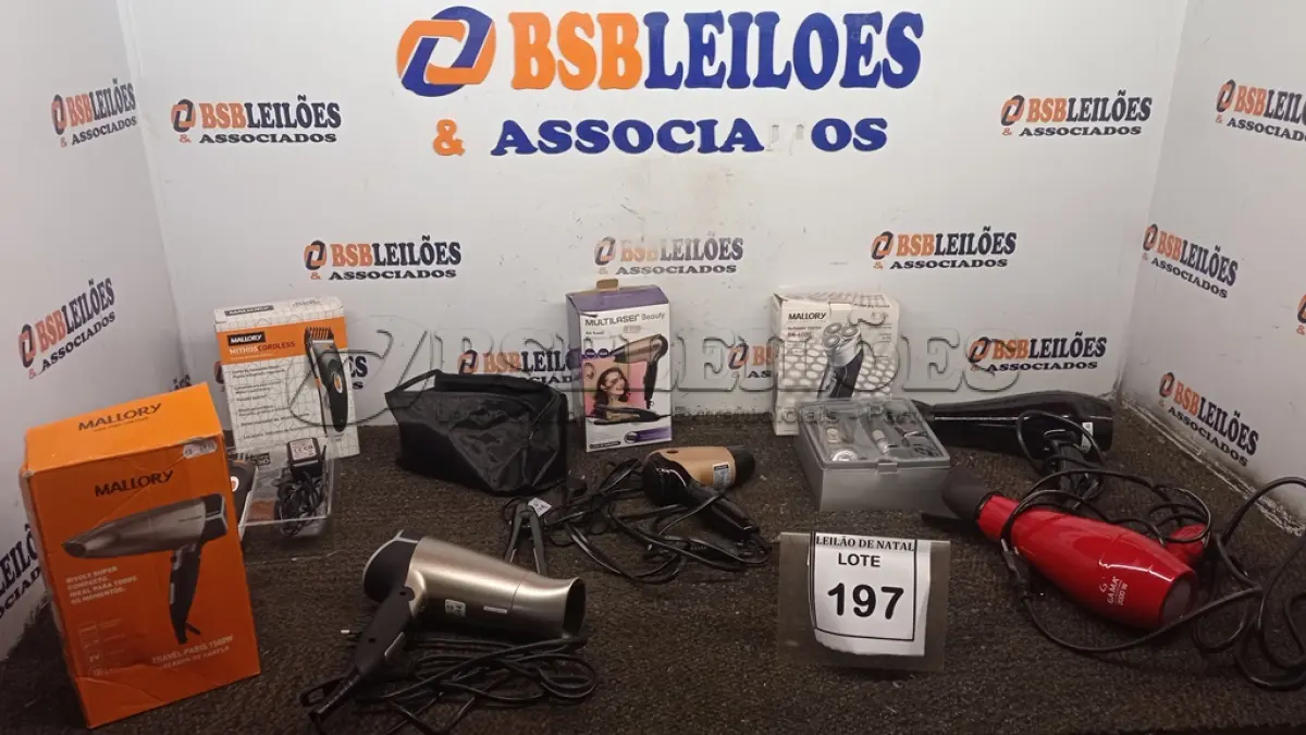 LOTE 197 - 01 BARBEADOR ELÉTRICO MARCA MALLORY, 01 MÁQUINA DE CORTAR CABELO MARCA MALLORY E 04 SECADORES DE CABELO DE MARCAS E MODELOS DIVERSOS. (NO ESTADO) ATENÇÃO! FAZER A VISITAÇÃO ANTES DE ARREMATAR, NÃO SABEMOS SE FUNCIONA, LEILÃO NÃO TEM GARANTIA E NEM DEVOLUÇÃO, SUJEITO A POSSÍVEIS AVARIAS VISÍVEIS/OCULTAS E/OU AUSÊNCIA DE COMPONENTES.