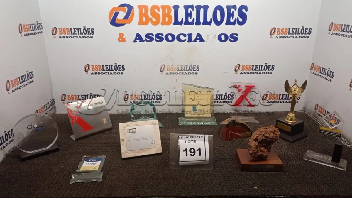 LOTE 191 - 01 LOTE COM VÁRIOS TROFÉUS E PLACAS COMEMORATIVAS. (NO ESTADO) ATENÇÃO! FAZER A VISITAÇÃO ANTES DE ARREMATAR, NÃO SABEMOS SE FUNCIONA, LEILÃO NÃO TEM GARANTIA E NEM DEVOLUÇÃO, SUJEITO A POSSÍVEIS AVARIAS VISÍVEIS/OCULTAS E/OU AUSÊNCIA DE COMPONENTES.