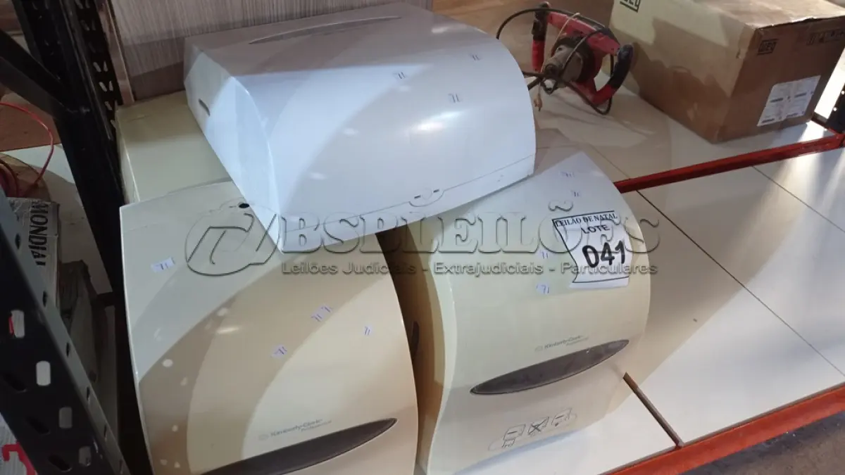 LOTE 041 - 05 DISPENSES DE PAPEL. (NO ESTADO) ATENÇÃO! FAZER A VISITAÇÃO ANTES DE ARREMATAR, NÃO SABEMOS SE FUNCIONA, LEILÃO NÃO TEM GARANTIA E NEM DEVOLUÇÃO, SUJEITO A POSSÍVEIS AVARIAS VISÍVEIS/OCULTAS E/OU AUSÊNCIA DE COMPONENTES.