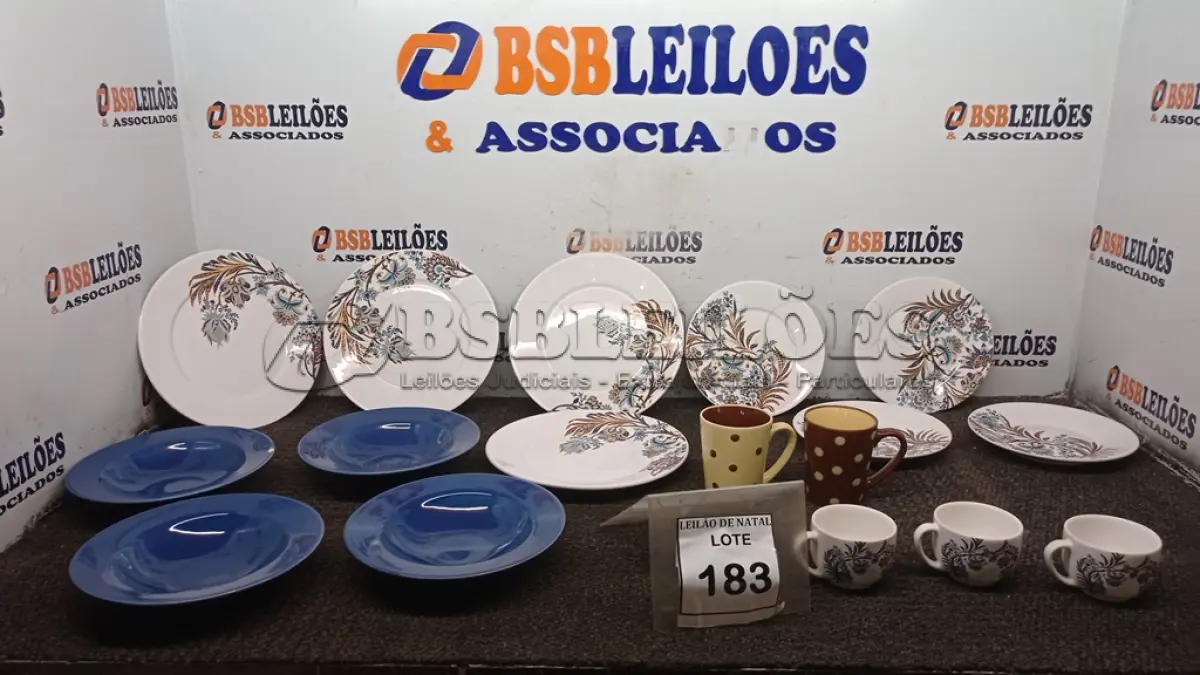 LOTE 183 - 12 PRATOS, 02 CANECAS E 02 XÍCARAS. (NO ESTADO) ATENÇÃO! FAZER A VISITAÇÃO ANTES DE ARREMATAR, NÃO SABEMOS SE FUNCIONA, LEILÃO NÃO TEM GARANTIA E NEM DEVOLUÇÃO, SUJEITO A POSSÍVEIS AVARIAS VISÍVEIS/OCULTAS E/OU AUSÊNCIA DE COMPONENTES.