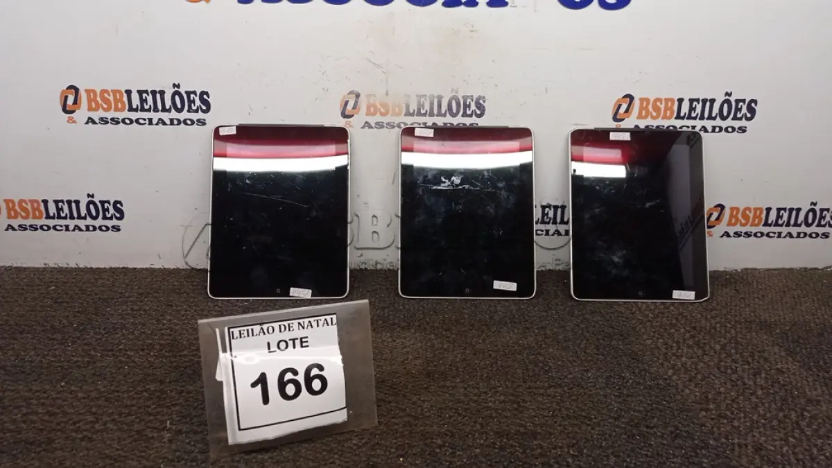 LOTE 166 - 03 IPADS. (NO ESTADO) ATENÇÃO! FAZER A VISITAÇÃO ANTES DE ARREMATAR, NÃO SABEMOS SE FUNCIONA, LEILÃO NÃO TEM GARANTIA E NEM DEVOLUÇÃO, SUJEITO A POSSÍVEIS AVARIAS VISÍVEIS/OCULTAS E/OU AUSÊNCIA DE COMPONENTES.