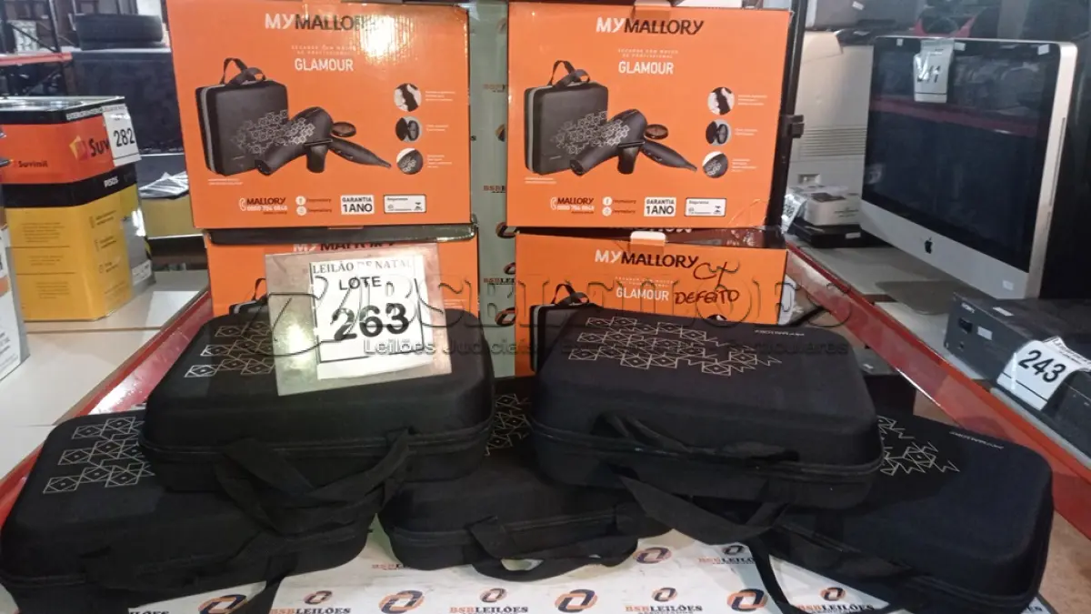 LOTE 263 - 05 SECADORES DE CABELO COM MALETA SENDO 127V MARCA MALLORY. (NO ESTADO) ATENÇÃO! FAZER A VISITAÇÃO ANTES DE ARREMATAR, NÃO SABEMOS SE FUNCIONA, LEILÃO NÃO TEM GARANTIA E NEM DEVOLUÇÃO, SUJEITO A POSSÍVEIS AVARIAS VISÍVEIS/OCULTAS E/OU AUSÊNCIA DE COMPONENTES.