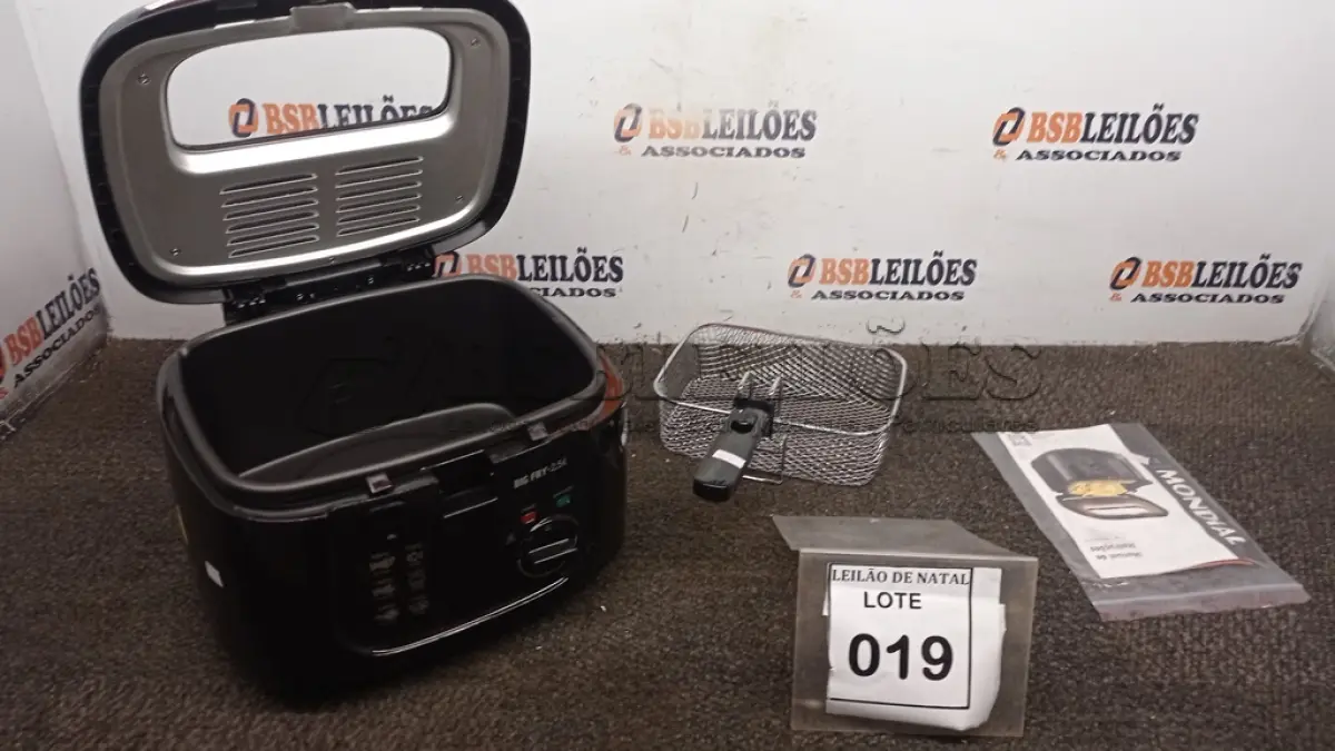 LOTE 019 - 01 FRITADEIRA ELÉTRICA 2,5L MARCA MONDIAL. (NO ESTADO) ATENÇÃO! FAZER A VISITAÇÃO ANTES DE ARREMATAR, NÃO SABEMOS SE FUNCIONA, LEILÃO NÃO TEM GARANTIA E NEM DEVOLUÇÃO, SUJEITO A POSSÍVEIS AVARIAS VISÍVEIS/OCULTAS E/OU AUSÊNCIA DE COMPONENTES.