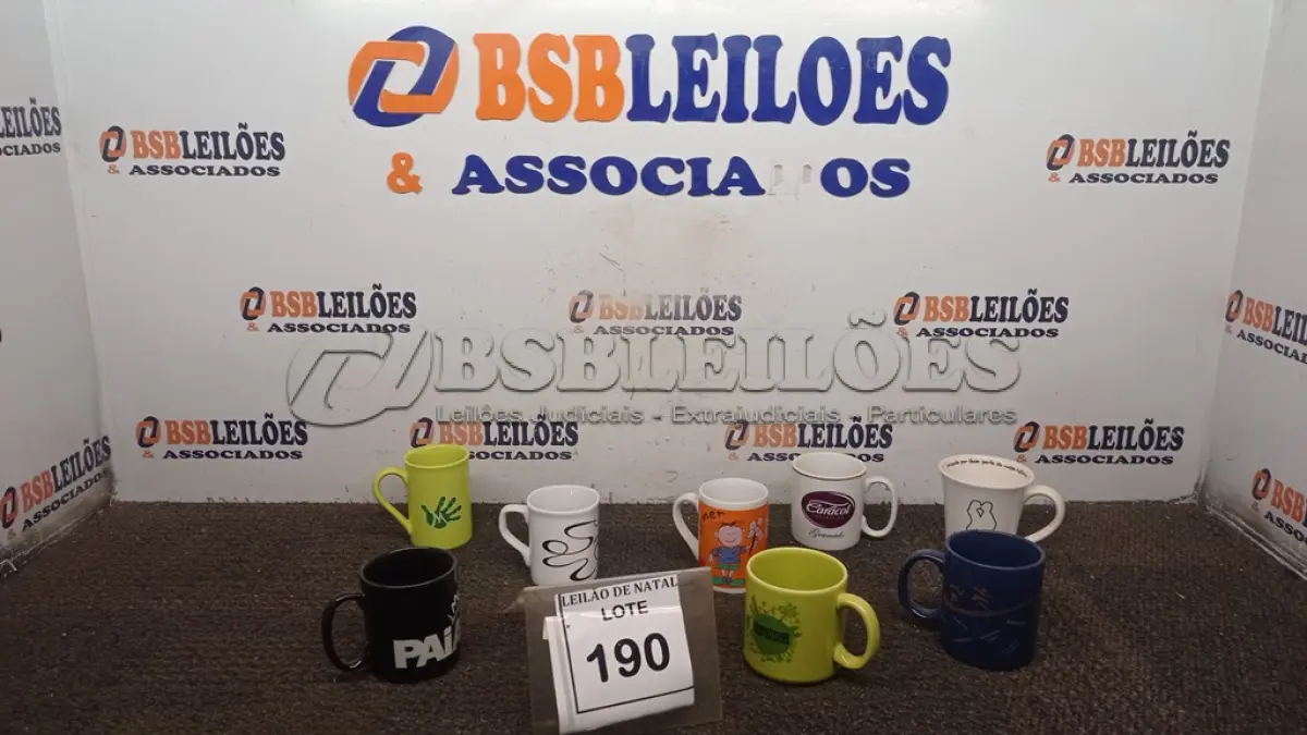 LOTE 190 - 08 CANECAS. (NO ESTADO) ATENÇÃO! FAZER A VISITAÇÃO ANTES DE ARREMATAR, NÃO SABEMOS SE FUNCIONA, LEILÃO NÃO TEM GARANTIA E NEM DEVOLUÇÃO, SUJEITO A POSSÍVEIS AVARIAS VISÍVEIS/OCULTAS E/OU AUSÊNCIA DE COMPONENTES.