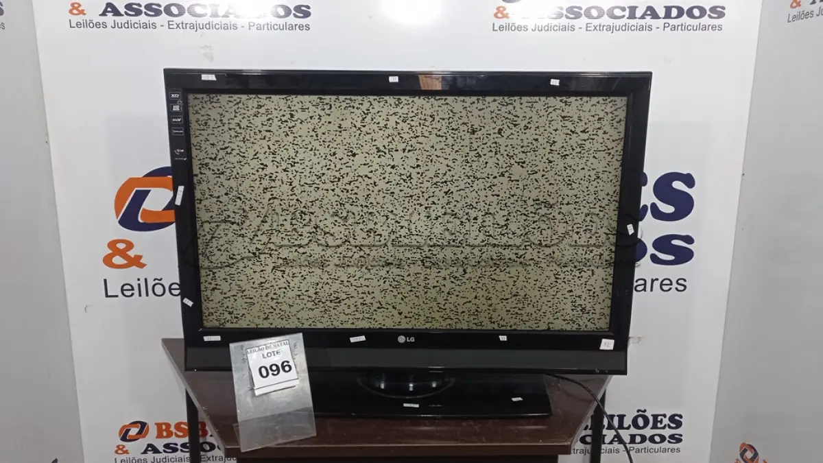LOTE 096 - 01 TV LG 42”. (NO ESTADO) ATENÇÃO! FAZER A VISITAÇÃO ANTES DE ARREMATAR, NÃO SABEMOS SE FUNCIONA, LEILÃO NÃO TEM GARANTIA E NEM DEVOLUÇÃO, SUJEITO A POSSÍVEIS AVARIAS VISÍVEIS/OCULTAS E/OU AUSÊNCIA DE COMPONENTES.