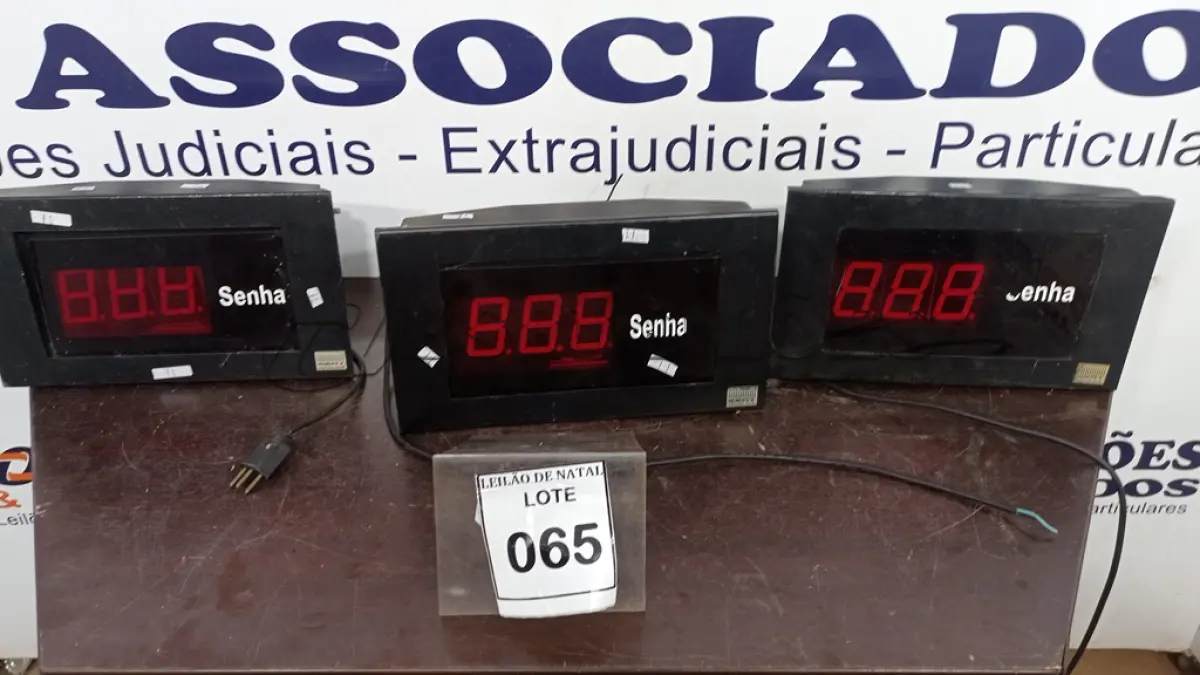 LOTE 065 - 03 PAINÉIS DE SENHA. (NO ESTADO) ATENÇÃO! FAZER A VISITAÇÃO ANTES DE ARREMATAR, NÃO SABEMOS SE FUNCIONA, LEILÃO NÃO TEM GARANTIA E NEM DEVOLUÇÃO, SUJEITO A POSSÍVEIS AVARIAS VISÍVEIS/OCULTAS E/OU AUSÊNCIA DE COMPONENTES.