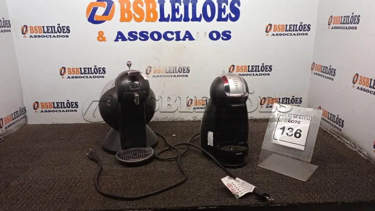 LOTE 136 - 02 CAFETEIRAS. (NO ESTADO) ATENÇÃO! FAZER A VISITAÇÃO ANTES DE ARREMATAR, NÃO SABEMOS SE FUNCIONA, LEILÃO NÃO TEM GARANTIA E NEM DEVOLUÇÃO, SUJEITO A POSSÍVEIS AVARIAS VISÍVEIS/OCULTAS E/OU AUSÊNCIA DE COMPONENTES.