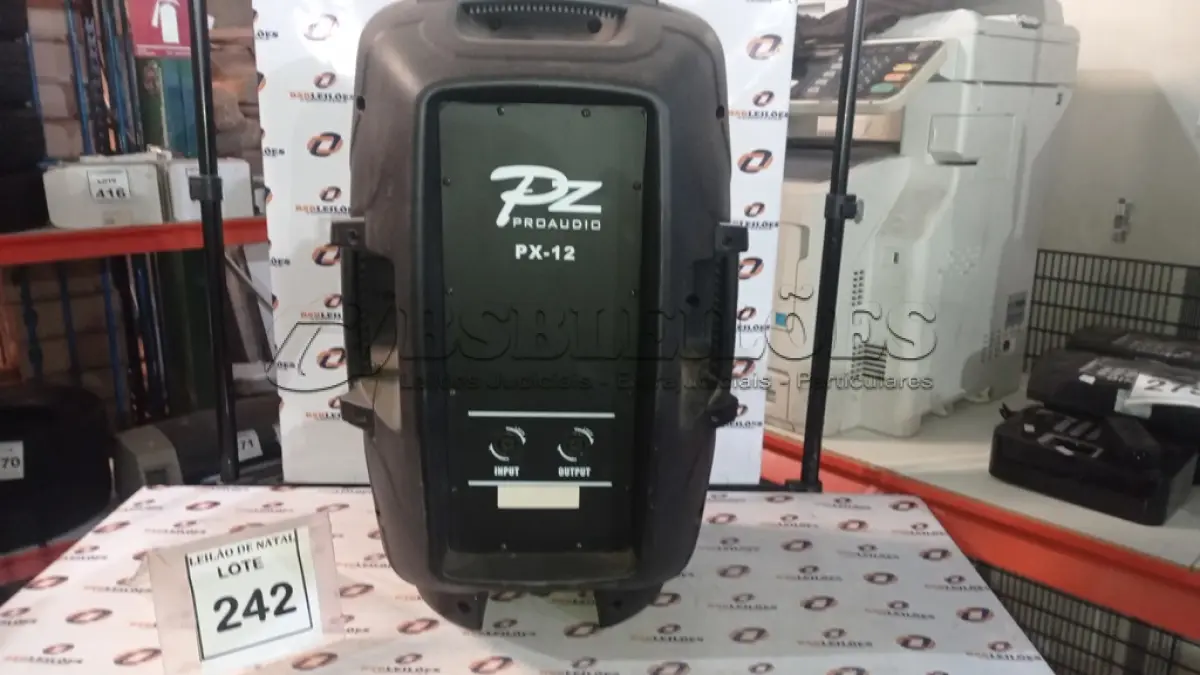 LOTE 242 - 01 CAIXA DE SOM MARCA PZ PRO ÁUDIO. (NO ESTADO) ATENÇÃO! FAZER A VISITAÇÃO ANTES DE ARREMATAR, NÃO SABEMOS SE FUNCIONA. LEILÃO NÃO TEM GARANTIA E NEM DEVOLUÇÃO, SUJEITO A POSSÍVEIS AVARIAS VISÍVEIS/OCULTAS E/OU AUSÊNCIA DE COMPONENTES.