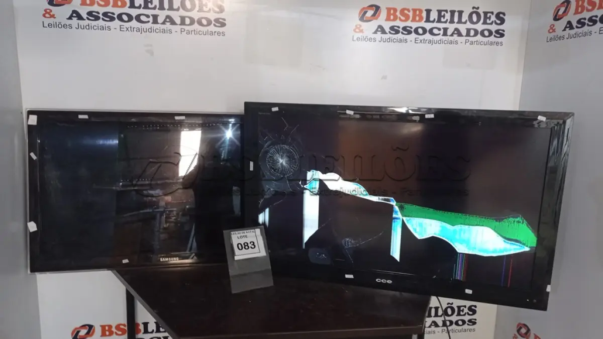LOTE 083 - 01 TV SAMSUNG 40” E 01 TV CCE 42”. (NO ESTADO) ATENÇÃO! FAZER A VISITAÇÃO ANTES DE ARREMATAR, NÃO SABEMOS SE FUNCIONA, LEILÃO NÃO TEM GARANTIA E NEM DEVOLUÇÃO, SUJEITO A POSSÍVEIS AVARIAS VISÍVEIS/OCULTAS E/OU AUSÊNCIA DE COMPONENTES.