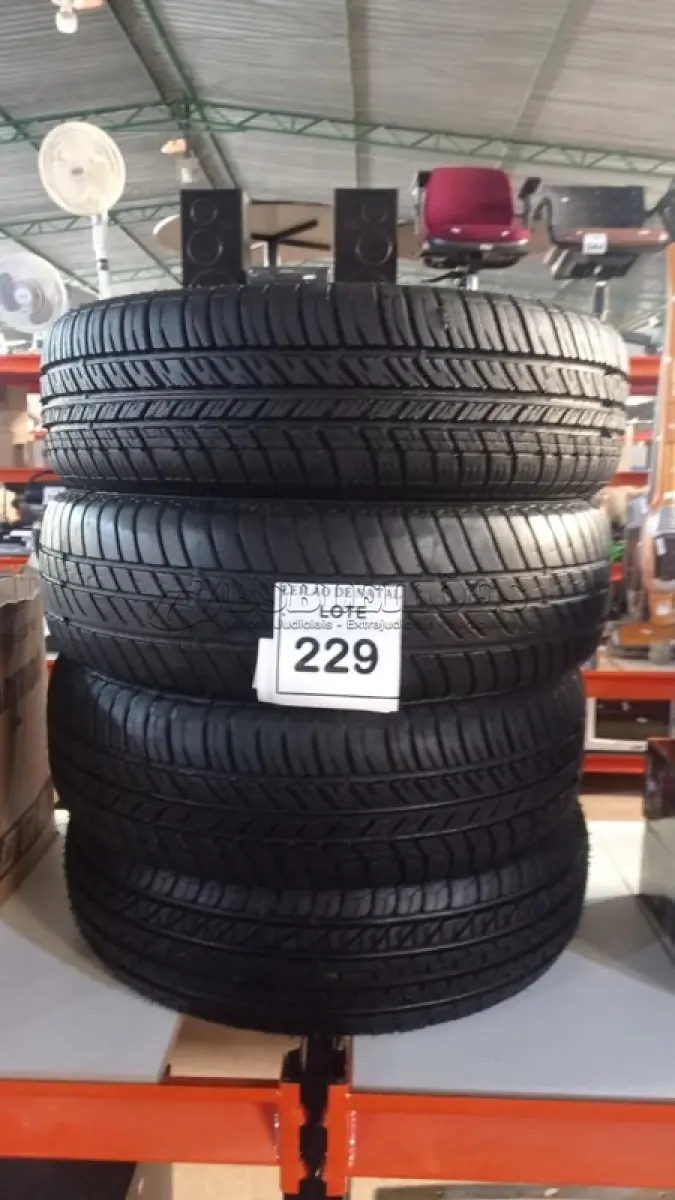 LOTE 229 - 04 PNEUS REMOLD 175/70 R14. (NO ESTADO) ATENÇÃO! FAZER A VISITAÇÃO ANTES DE ARREMATAR, NÃO SABEMOS SE FUNCIONA, LEILÃO NÃO TEM GARANTIA E NEM DEVOLUÇÃO, SUJEITO A POSSÍVEIS AVARIAS VISÍVEIS/OCULTAS E/OU AUSÊNCIA DE COMPONENTES.