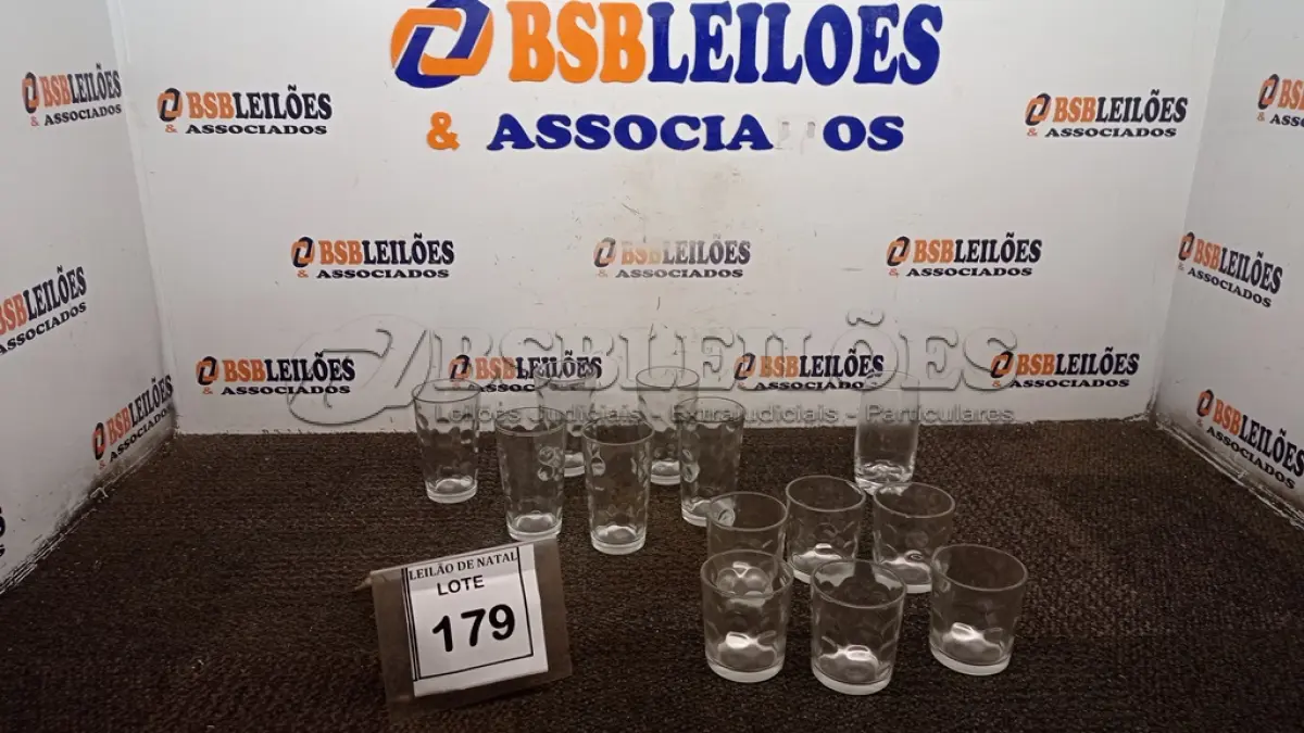 LOTE 179 - 13 COPOS DE VIDRO MODELOS DIVERSOS. (NO ESTADO) ATENÇÃO! FAZER A VISITAÇÃO ANTES DE ARREMATAR, NÃO SABEMOS SE FUNCIONA, LEILÃO NÃO TEM GARANTIA E NEM DEVOLUÇÃO, SUJEITO A POSSÍVEIS AVARIAS VISÍVEIS/OCULTAS E/OU AUSÊNCIA DE COMPONENTES.
