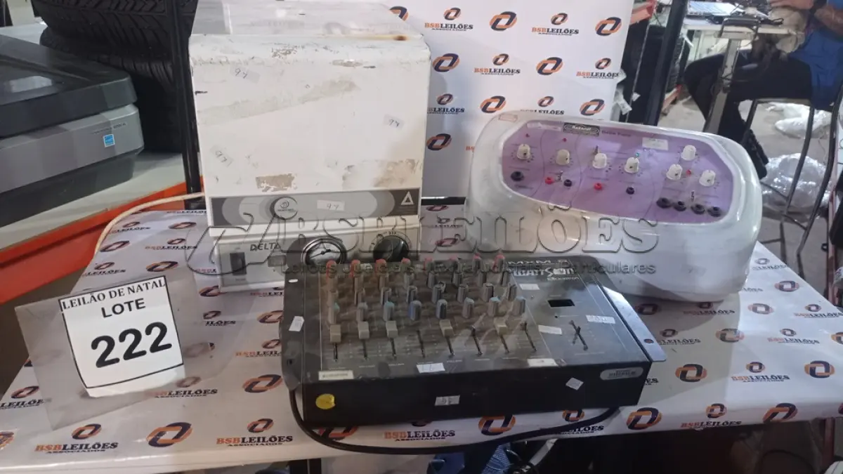 LOTE 222 - 01 ESTUFA PARA ESTERILIZAÇÃO, 01 MESA DE SOM MODELO MXM 8MARCA WATTOM E 01 APARELHO DE ALTA FREQUÊNCIA BELLE FACE MARCA ELETROBEL. (NO ESTADO) ATENÇÃO! FAZER A VISITAÇÃO ANTES DE ARREMATAR, NÃO SABEMOS SE FUNCIONA, LEILÃO NÃO TEM GARANTIA E NEM DEVOLUÇÃO, SUJEITO A POSSÍVEIS AVARIAS VISÍVEIS/OCULTAS E/OU AUSÊNCIA DE COMPONENTES.