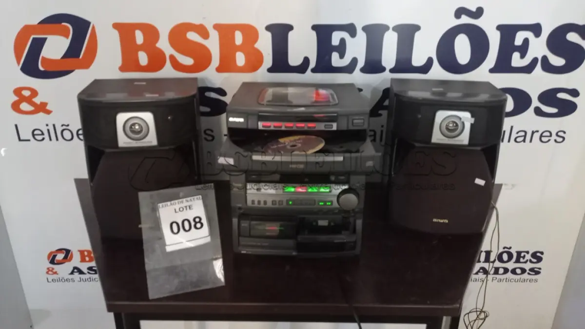 LOTE 008 - 01 APARELHO DE SOM COM 02 CAIXAS MARCA AIWA. (NO ESTADO) ATENÇÃO! FAZER A VISITAÇÃO ANTES DE ARREMATAR, NÃO SABEMOS SE FUNCIONA, LEILÃO NÃO TEM GARANTIA E NEM DEVOLUÇÃO, SUJEITO A POSSÍVEIS AVARIAS VISÍVEIS/OCULTAS E/OU AUSÊNCIA DE COMPONENTES.