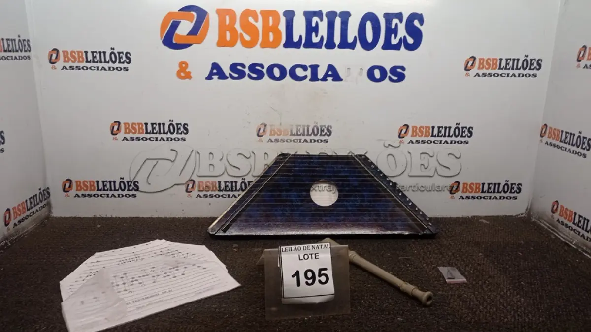 LOTE 195 - 01 MINI CÍTARA E 01 FLAUTA DOCE. (NO ESTADO) ATENÇÃO! FAZER A VISITAÇÃO ANTES DE ARREMATAR, NÃO SABEMOS SE FUNCIONA, LEILÃO NÃO TEM GARANTIA E NEM DEVOLUÇÃO, SUJEITO A POSSÍVEIS AVARIAS VISÍVEIS/OCULTAS E/OU AUSÊNCIA DE COMPONENTES.