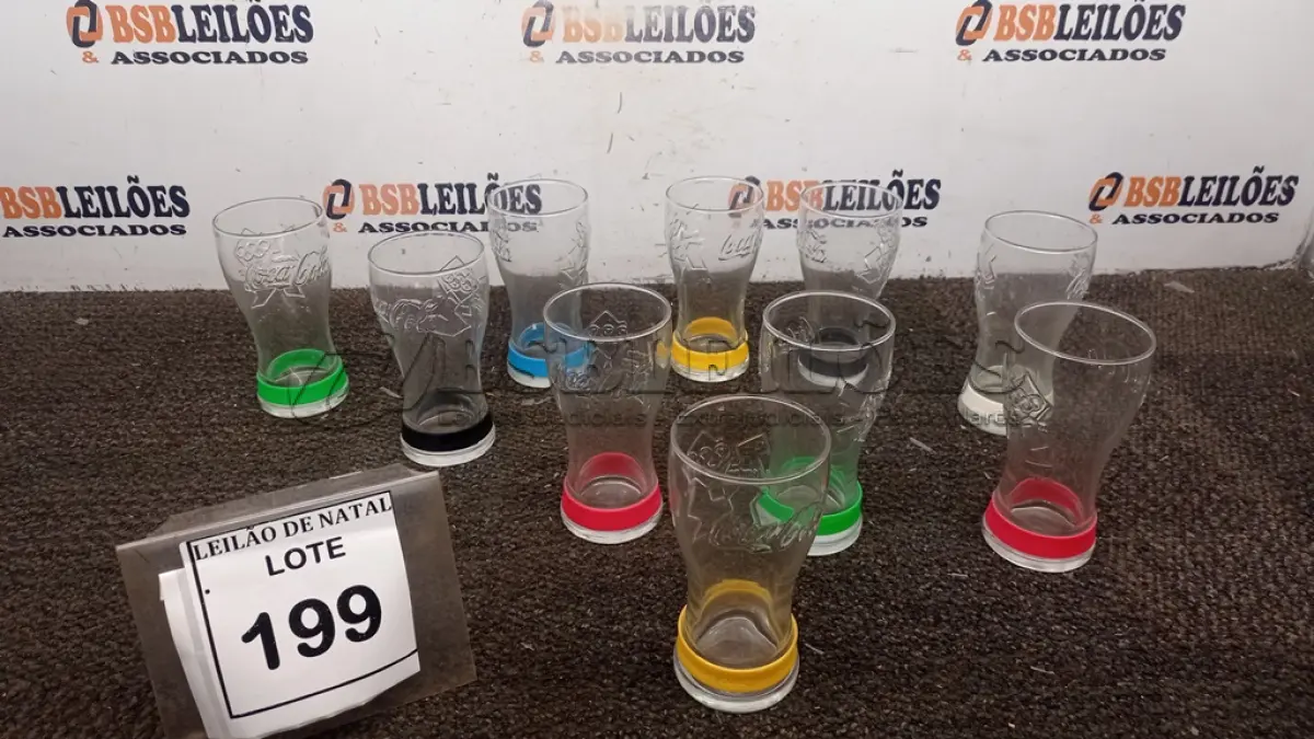 LOTE 199 -  10 COPOS DE VIDRO PERSONALIZADO DAS OLIMPÍADAS 2012 MARCA COCA COLA.  (NO ESTADO) ATENÇÃO! FAZER A VISITAÇÃO ANTES DE ARREMATAR, NÃO SABEMOS SE FUNCIONA, LEILÃO NÃO TEM GARANTIA E NEM DEVOLUÇÃO, SUJEITO A POSSÍVEIS AVARIAS VISÍVEIS/OCULTAS E/OU AUSÊNCIA DE COMPONENTES.