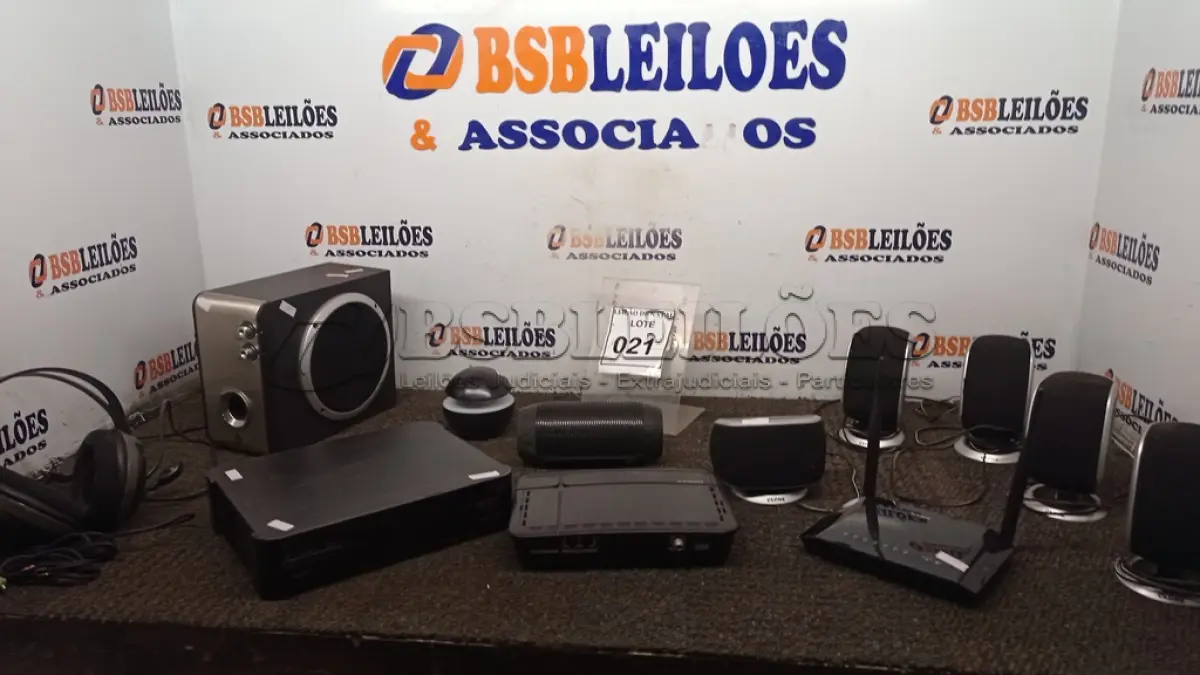 LOTE 021 - 02 MODENS, 01 RECEPTOR DE SINAL DIGITAL, 01 HEADPHONE E VÁRIAS CAIXAS DE SOM PARA PC. (NO ESTADO) ATENÇÃO! FAZER A VISITAÇÃO ANTES DE ARREMATAR, NÃO SABEMOS SE FUNCIONA, LEILÃO NÃO TEM GARANTIA E NEM DEVOLUÇÃO, SUJEITO A POSSÍVEIS AVARIAS VISÍVEIS/OCULTAS E/OU AUSÊNCIA DE COMPONENTES.