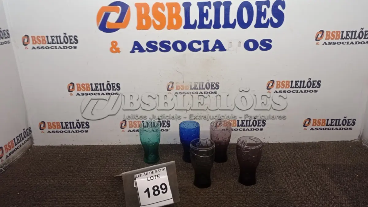LOTE 189 - 05 COPOS DECORATIVOS COM TEMA DA COPA DO MUNDO MARCA COCA COLA. (NO ESTADO) ATENÇÃO! FAZER A VISITAÇÃO ANTES DE ARREMATAR, NÃO SABEMOS SE FUNCIONA, LEILÃO NÃO TEM GARANTIA E NEM DEVOLUÇÃO, SUJEITO A POSSÍVEIS AVARIAS VISÍVEIS/OCULTAS E/OU AUSÊNCIA DE COMPONENTES.