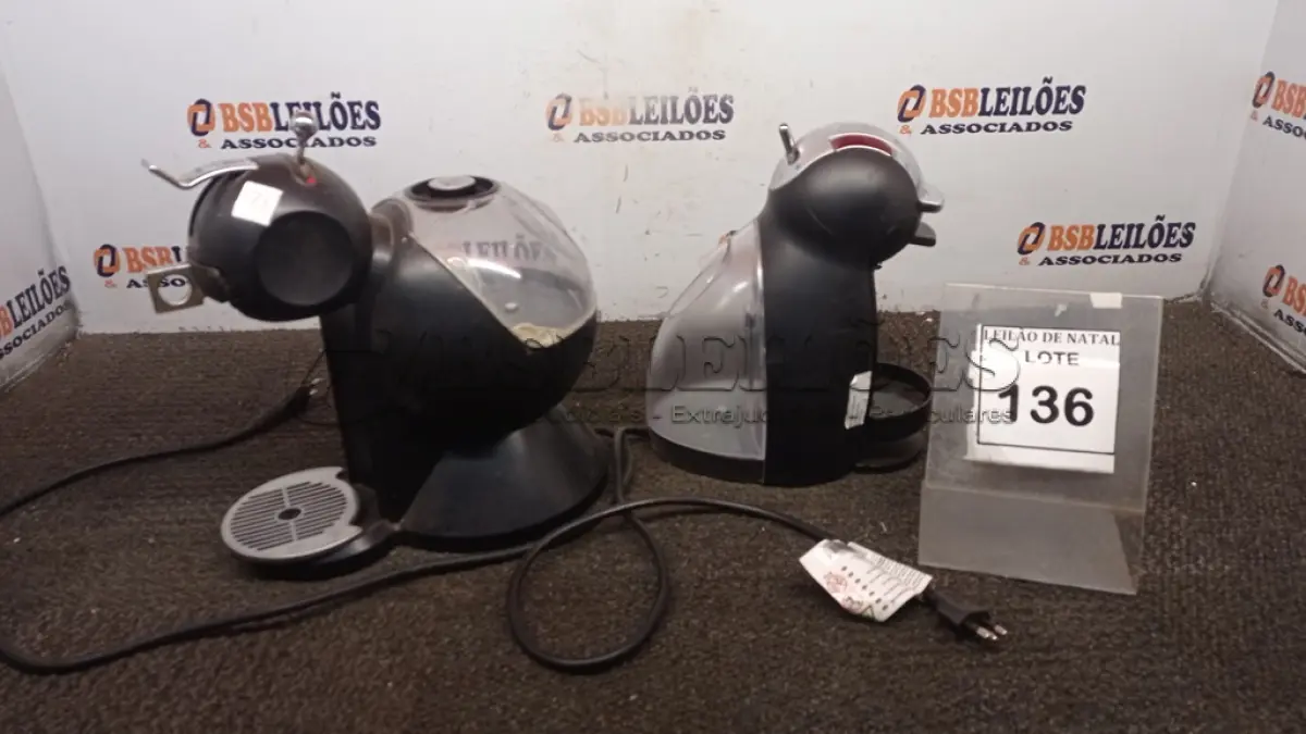 LOTE 136 - 02 CAFETEIRAS. (NO ESTADO) ATENÇÃO! FAZER A VISITAÇÃO ANTES DE ARREMATAR, NÃO SABEMOS SE FUNCIONA, LEILÃO NÃO TEM GARANTIA E NEM DEVOLUÇÃO, SUJEITO A POSSÍVEIS AVARIAS VISÍVEIS/OCULTAS E/OU AUSÊNCIA DE COMPONENTES.