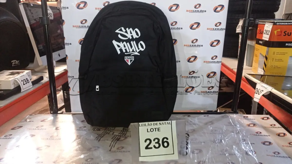 LOTE 236 - 01 MOCHILA DESENHO DO SÃO PAULO NA COR PRETA MARCA GOCASE. (NO ESTADO) ATENÇÃO! FAZER A VISITAÇÃO ANTES DE ARREMATAR, NÃO SABEMOS SE FUNCIONA, LEILÃO NÃO TEM GARANTIA E NEM DEVOLUÇÃO, SUJEITO A POSSÍVEIS AVARIAS VISÍVEIS/OCULTAS E/OU AUSÊNCIA DE COMPONENTES.