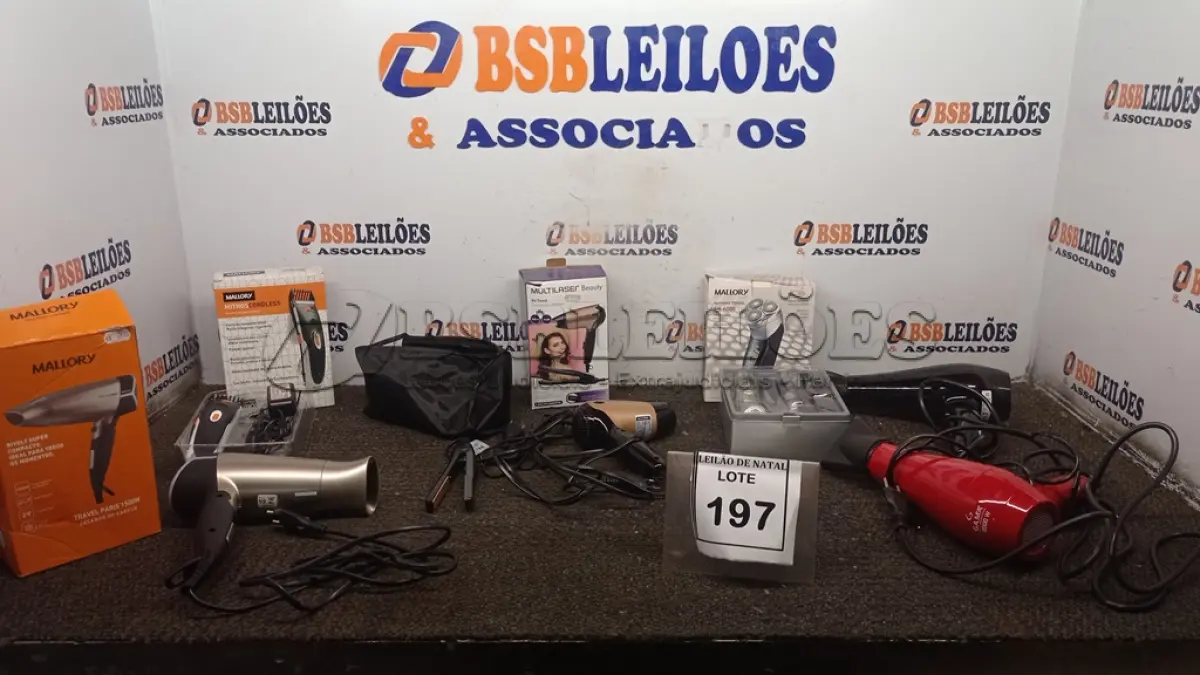 LOTE 197 - 01 BARBEADOR ELÉTRICO MARCA MALLORY, 01 MÁQUINA DE CORTAR CABELO MARCA MALLORY E 04 SECADORES DE CABELO DE MARCAS E MODELOS DIVERSOS. (NO ESTADO) ATENÇÃO! FAZER A VISITAÇÃO ANTES DE ARREMATAR, NÃO SABEMOS SE FUNCIONA, LEILÃO NÃO TEM GARANTIA E NEM DEVOLUÇÃO, SUJEITO A POSSÍVEIS AVARIAS VISÍVEIS/OCULTAS E/OU AUSÊNCIA DE COMPONENTES.
