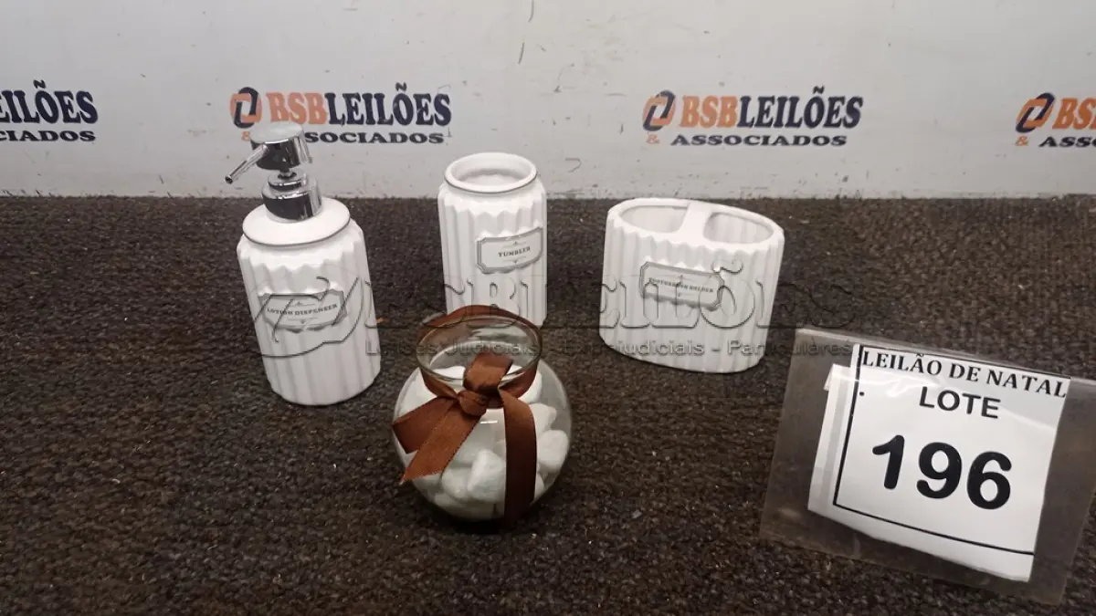 LOTE 196 - 01 CONJUNTO DE UTENSÍLIOS PARA BANHEIRO. (NO ESTADO) ATENÇÃO! FAZER A VISITAÇÃO ANTES DE ARREMATAR, NÃO SABEMOS SE FUNCIONA, LEILÃO NÃO TEM GARANTIA E NEM DEVOLUÇÃO, SUJEITO A POSSÍVEIS AVARIAS VISÍVEIS/OCULTAS E/OU AUSÊNCIA DE COMPONENTES.