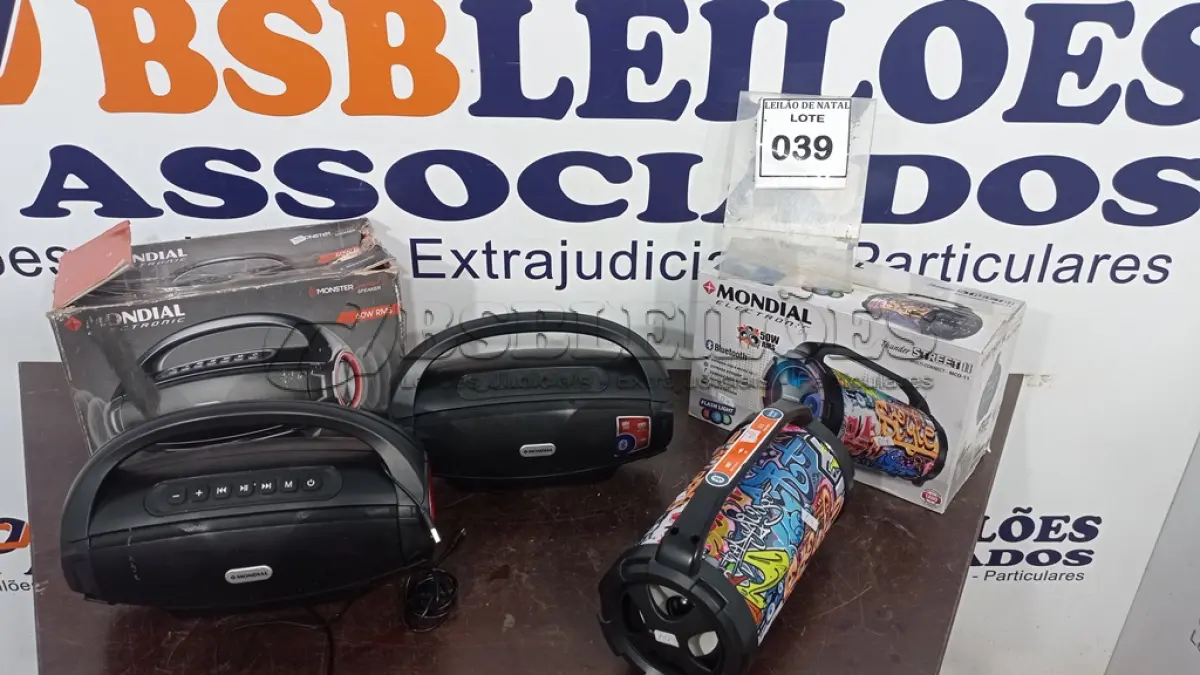 LOTE 039 - 03 CAIXAS DE SOM MARCA MODIAL. (NO ESTADO) ATENÇÃO! FAZER A VISITAÇÃO ANTES DE ARREMATAR, NÃO SABEMOS SE FUNCIONA, LEILÃO NÃO TEM GARANTIA E NEM DEVOLUÇÃO, SUJEITO A POSSÍVEIS AVARIAS VISÍVEIS/OCULTAS E/OU AUSÊNCIA DE COMPONENTES.