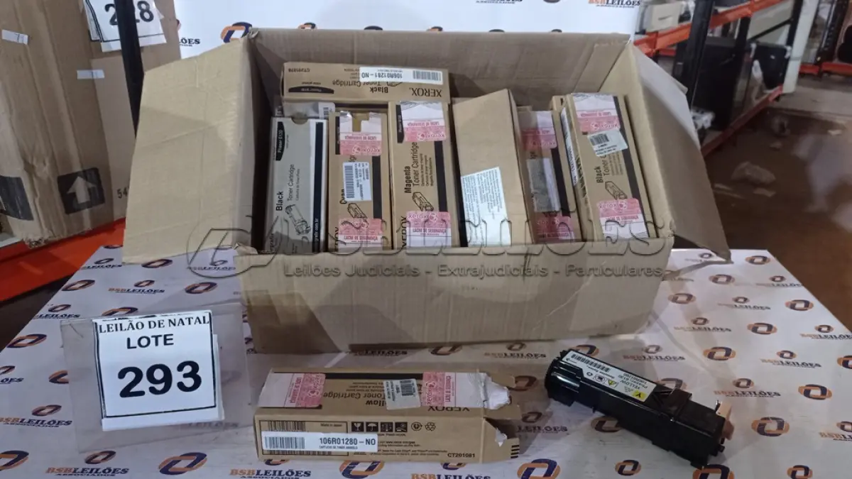 LOTE 293 - 01 LOTE COM GRANDE QUANTIDADE DE TONNERS DE IMPRESSORAS. (NO ESTADO) ATENÇÃO! FAZER A VISITAÇÃO ANTES DE ARREMATAR, NÃO SABEMOS SE FUNCIONA, LEILÃO NÃO TEM GARANTIA E NEM DEVOLUÇÃO, SUJEITO A POSSÍVEIS AVARIAS VISÍVEIS/OCULTAS E/OU AUSÊNCIA DE COMPONENTES.