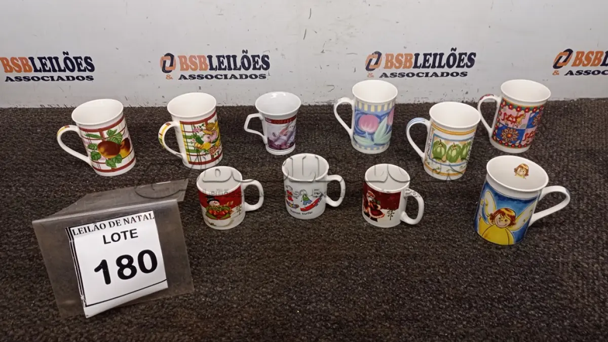 LOTE 180 - 03 XÍCARAS DECORATIVAS E 07 CANECAS DECORATIVAS. (NO ESTADO) ATENÇÃO! FAZER A VISITAÇÃO ANTES DE ARREMATAR, NÃO SABEMOS SE FUNCIONA, LEILÃO NÃO TEM GARANTIA E NEM DEVOLUÇÃO, SUJEITO A POSSÍVEIS AVARIAS VISÍVEIS/OCULTAS E/OU AUSÊNCIA DE COMPONENTES.