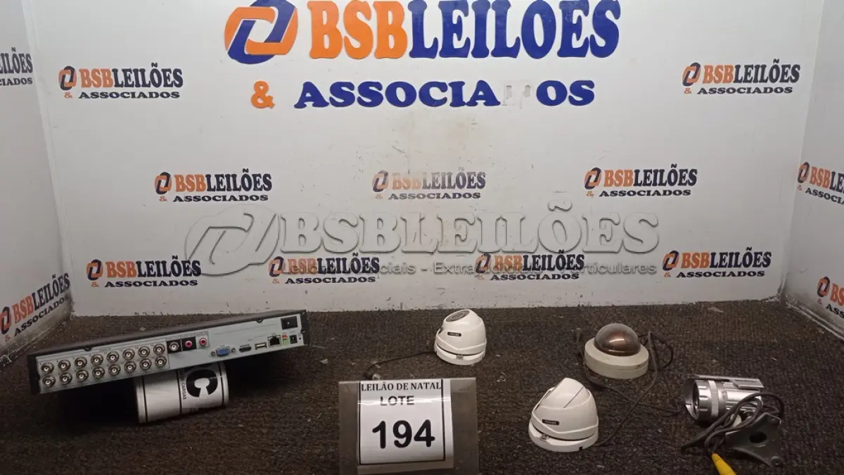 LOTE 194 - 01 DVR MARCA INTELBRAS MODELO VD 3016 E 04CAMERAS DE MONITORAMENTO. (NO ESTADO) ATENÇÃO! FAZER A VISITAÇÃO ANTES DE ARREMATAR, NÃO SABEMOS SE FUNCIONA, LEILÃO NÃO TEM GARANTIA E NEM DEVOLUÇÃO, SUJEITO A POSSÍVEIS AVARIAS VISÍVEIS/OCULTAS E/OU AUSÊNCIA DE COMPONENTES.