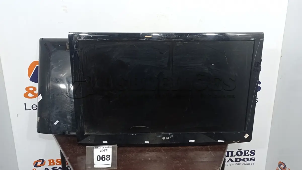LOTE 068 - 01 TV LCD 42’’ MARCA LG E 01 TV LCD 40’’ MARCA SAMSUNG. (NO ESTADO) ATENÇÃO! FAZER A VISITAÇÃO ANTES DE ARREMATAR, NÃO SABEMOS SE FUNCIONA, LEILÃO NÃO TEM GARANTIA E NEM DEVOLUÇÃO, SUJEITO A POSSÍVEIS AVARIAS VISÍVEIS/OCULTAS E/OU AUSÊNCIA DE COMPONENTES.