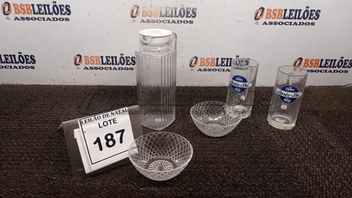 LOTE 187 - 02 COPOS PARA CHOPP, 01 JARRA DE VIDRO E 02 VASILHAS DE VIDRO. (NO ESTADO) ATENÇÃO! FAZER A VISITAÇÃO ANTES DE ARREMATAR, NÃO SABEMOS SE FUNCIONA, LEILÃO NÃO TEM GARANTIA E NEM DEVOLUÇÃO, SUJEITO A POSSÍVEIS AVARIAS VISÍVEIS/OCULTAS E/OU AUSÊNCIA DE COMPONENTES.