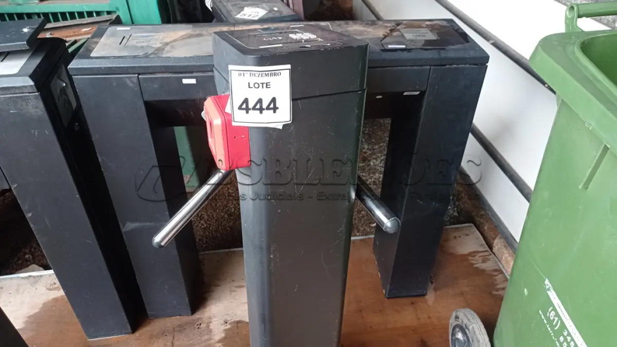 LOTE 444 - 01 CATRACA DE ACESSO. (NO ESTADO) ATENÇÃO! FAZER A VISITAÇÃO ANTES DE ARREMATAR, NÃO SABEMOS SE FUNCIONA, LEILÃO NÃO TEM GARANTIA E NEM DEVOLUÇÃO, SUJEITO A POSSÍVEIS AVARIAS VISÍVEIS/OCULTAS E/OU AUSÊNCIA DE COMPONENTES.