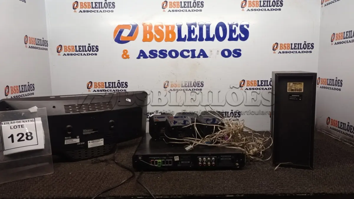 LOTE 128 - 01 DVD HOME THEATER COM CAIXAS DE SOM E 01 MICRO SYSTEM MARCA PHILIPS. (NO ESTADO) ATENÇÃO! FAZER A VISITAÇÃO ANTES DE ARREMATAR, NÃO SABEMOS SE FUNCIONA, LEILÃO NÃO TEM GARANTIA E NEM DEVOLUÇÃO, SUJEITO A POSSÍVEIS AVARIAS VISÍVEIS/OCULTAS E/OU AUSÊNCIA DE COMPONENTES.