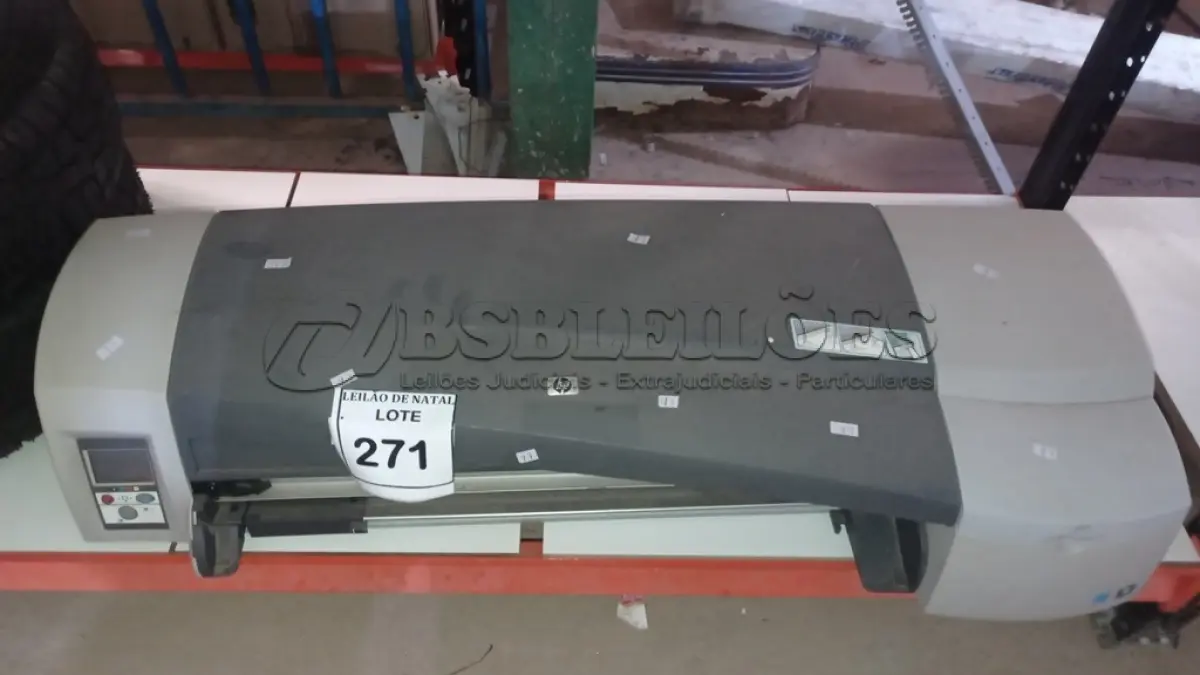 LOTE 271 - 01 PLOTTER DE MESA MODELO DESIGNJET 111 MARCA HP. (NO ESTADO) ATENÇÃO! FAZER A VISITAÇÃO ANTES DE ARREMATAR, NÃO SABEMOS SE FUNCIONA, LEILÃO NÃO TEM GARANTIA E NEM DEVOLUÇÃO, SUJEITO A POSSÍVEIS AVARIAS VISÍVEIS/OCULTAS E/OU AUSÊNCIA DE COMPONENTES.