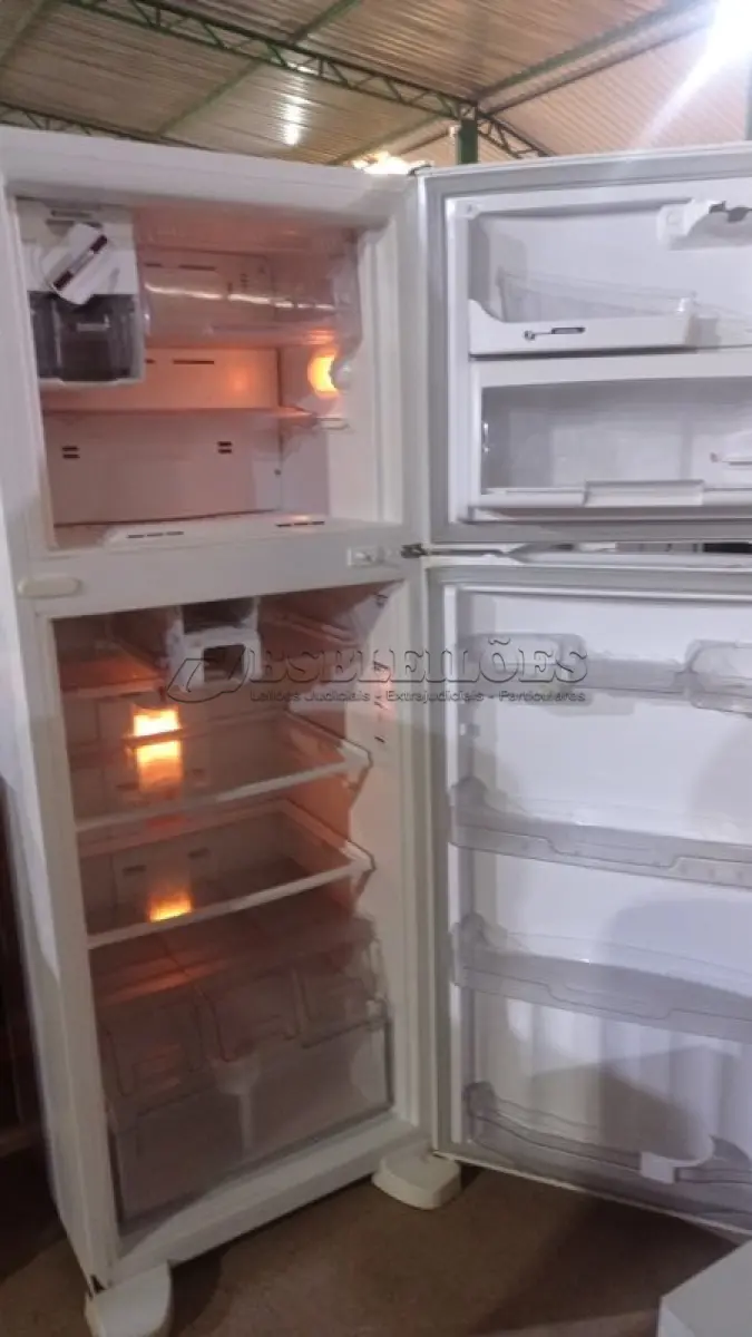 LOTE 240 - 01 GELADEIRA FROST FREE 429L MARCA BRASTEMP ATIVE 220V. (NO ESTADO) ATENÇÃO! FAZER A VISITAÇÃO ANTES DE ARREMATAR, NÃO SABEMOS SE FUNCIONA, LEILÃO NÃO TEM GARANTIA E NEM DEVOLUÇÃO, SUJEITO A POSSÍVEIS AVARIAS VISÍVEIS/OCULTAS E/OU AUSÊNCIA DE COMPONENTES.