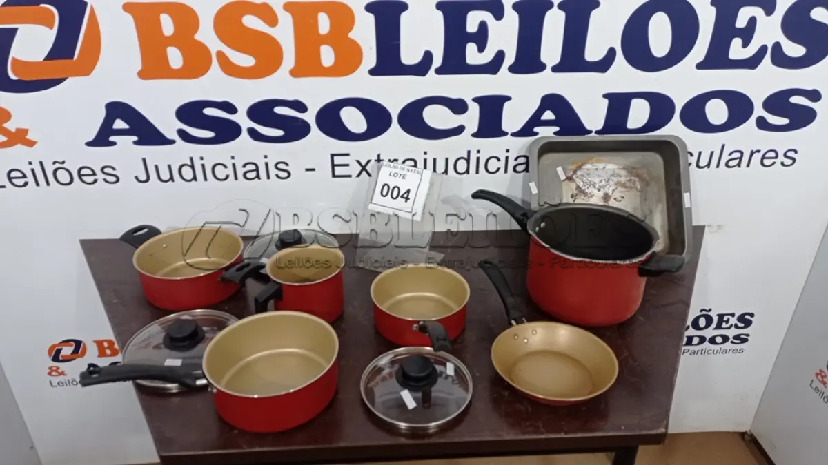 LOTE 004 - 01 JOGO DE PANELAS. (NO ESTADO) ATENÇÃO! FAZER A VISITAÇÃO ANTES DE ARREMATAR, NÃO SABEMOS SE FUNCIONA, LEILÃO NÃO TEM GARANTIA E NEM DEVOLUÇÃO, SUJEITO A POSSÍVEIS AVARIAS VISÍVEIS/OCULTAS E/OU AUSÊNCIA DE COMPONENTES.