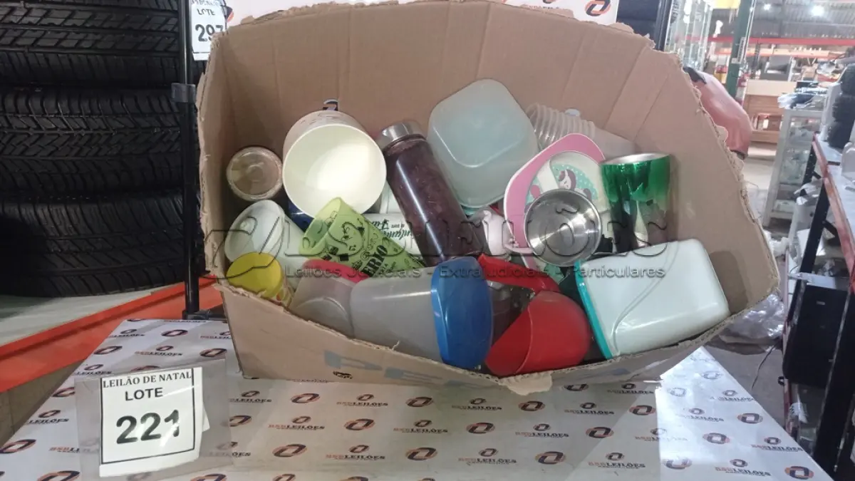 LOTE 221 - 01 LOTE COM UTENSÍLIOS DE COZINHA DIVERSOS. (NO ESTADO) ATENÇÃO! FAZER A VISITAÇÃO ANTES DE ARREMATAR, NÃO SABEMOS SE FUNCIONA, LEILÃO NÃO TEM GARANTIA E NEM DEVOLUÇÃO, SUJEITO A POSSÍVEIS AVARIAS VISÍVEIS/OCULTAS E/OU AUSÊNCIA DE COMPONENTES.