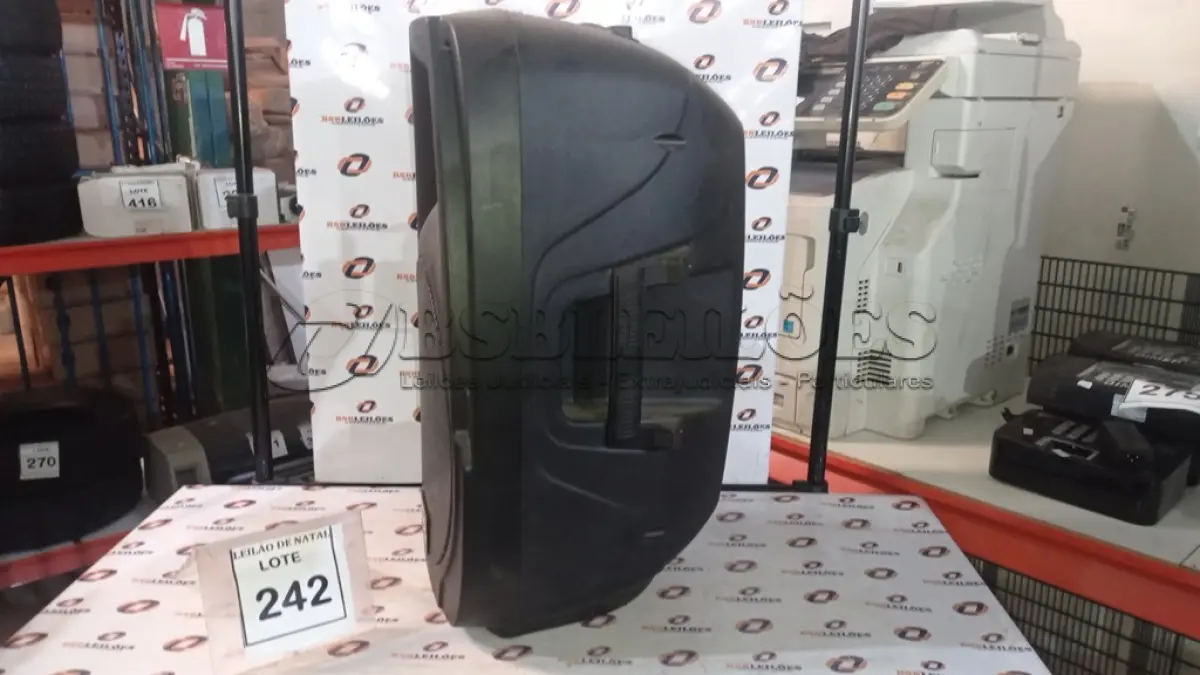 LOTE 242 - 01 CAIXA DE SOM MARCA PZ PRO ÁUDIO. (NO ESTADO) ATENÇÃO! FAZER A VISITAÇÃO ANTES DE ARREMATAR, NÃO SABEMOS SE FUNCIONA. LEILÃO NÃO TEM GARANTIA E NEM DEVOLUÇÃO, SUJEITO A POSSÍVEIS AVARIAS VISÍVEIS/OCULTAS E/OU AUSÊNCIA DE COMPONENTES.