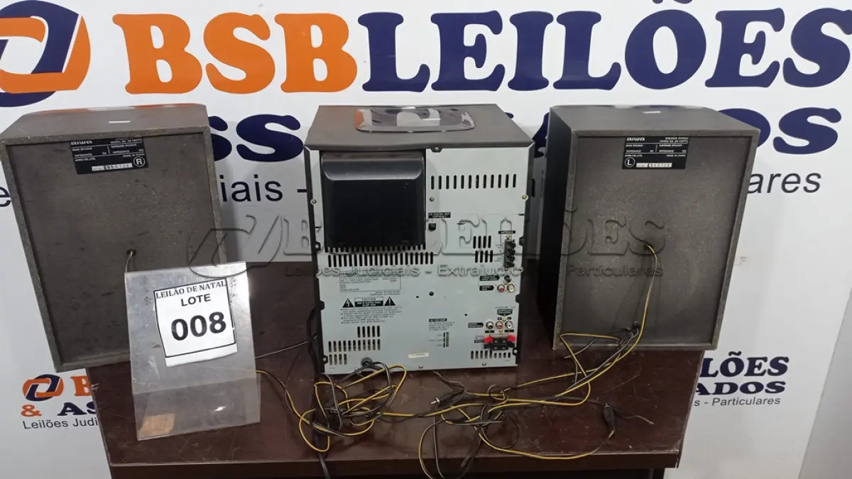 LOTE 008 - 01 APARELHO DE SOM COM 02 CAIXAS MARCA AIWA. (NO ESTADO) ATENÇÃO! FAZER A VISITAÇÃO ANTES DE ARREMATAR, NÃO SABEMOS SE FUNCIONA, LEILÃO NÃO TEM GARANTIA E NEM DEVOLUÇÃO, SUJEITO A POSSÍVEIS AVARIAS VISÍVEIS/OCULTAS E/OU AUSÊNCIA DE COMPONENTES.