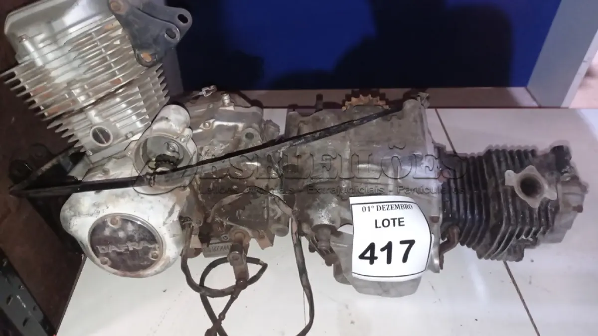 LOTE 417 - 02 MOTORES DE MOTO. (NO ESTADO) ATENÇÃO! FAZER A VISITAÇÃO ANTES DE ARREMATAR, NÃO SABEMOS SE FUNCIONA, LEILÃO NÃO TEM GARANTIA E NEM DEVOLUÇÃO, SUJEITO A POSSÍVEIS AVARIAS VISÍVEIS/OCULTAS E/OU AUSÊNCIA DE COMPONENTES.
