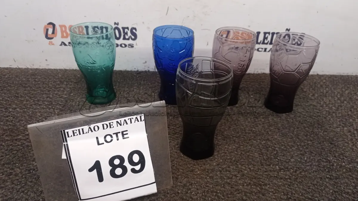 LOTE 189 - 05 COPOS DECORATIVOS COM TEMA DA COPA DO MUNDO MARCA COCA COLA. (NO ESTADO) ATENÇÃO! FAZER A VISITAÇÃO ANTES DE ARREMATAR, NÃO SABEMOS SE FUNCIONA, LEILÃO NÃO TEM GARANTIA E NEM DEVOLUÇÃO, SUJEITO A POSSÍVEIS AVARIAS VISÍVEIS/OCULTAS E/OU AUSÊNCIA DE COMPONENTES.