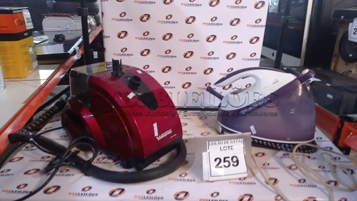 LOTE 259 - 02 VAPORIZADORES DE ROUPA. (NO ESTADO) ATENÇÃO! FAZER A VISITAÇÃO ANTES DE ARREMATAR, NÃO SABEMOS SE FUNCIONA, LEILÃO NÃO TEM GARANTIA E NEM DEVOLUÇÃO, SUJEITO A POSSÍVEIS AVARIAS VISÍVEIS/OCULTAS E/OU AUSÊNCIA DE COMPONENTES.