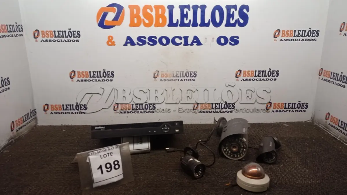 LOTE 198 - 01 DVR MARCA INTELBRAS MODELO VD 3016 E 04CAMERAS DE MONITORAMENTO. (NO ESTADO) ATENÇÃO! FAZER A VISITAÇÃO ANTES DE ARREMATAR, NÃO SABEMOS SE FUNCIONA, LEILÃO NÃO TEM GARANTIA E NEM DEVOLUÇÃO, SUJEITO A POSSÍVEIS AVARIAS VISÍVEIS/OCULTAS E/OU AUSÊNCIA DE COMPONENTES.