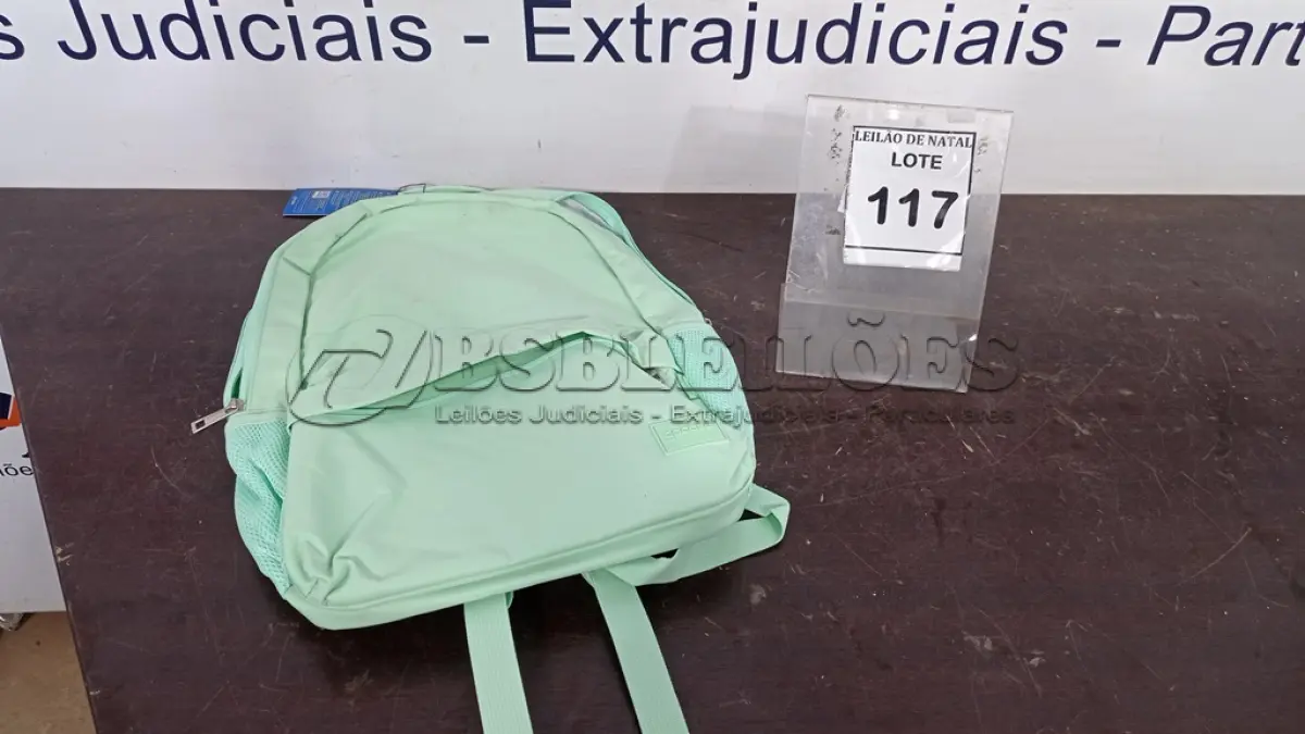 LOTE 117 - 01 MOCHILA MARCA GOCASE NA COR VERDE CLARO. (NO ESTADO) ATENÇÃO! FAZER A VISITAÇÃO ANTES DE ARREMATAR, NÃO SABEMOS SE FUNCIONA, LEILÃO NÃO TEM GARANTIA E NEM DEVOLUÇÃO, SUJEITO A POSSÍVEIS AVARIAS VISÍVEIS/OCULTAS E/OU AUSÊNCIA DE COMPONENTES.