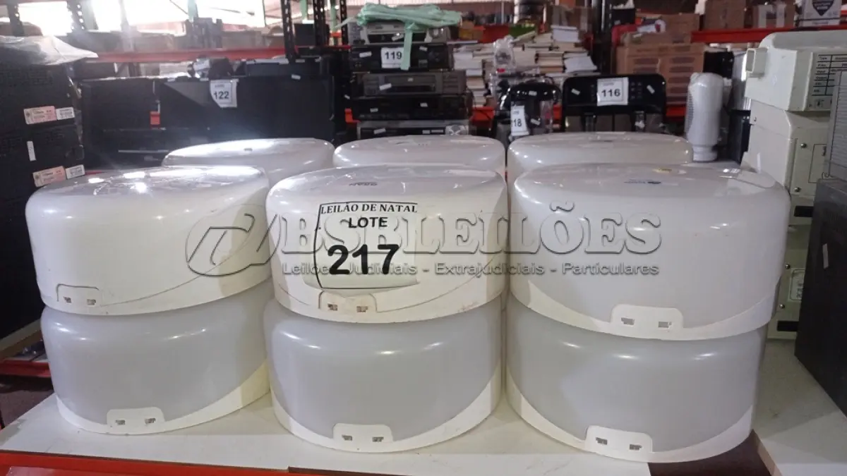 LOTE 217 - 12 DISPENSES DE PAPEL. (NO ESTADO) ATENÇÃO! FAZER A VISITAÇÃO ANTES DE ARREMATAR, NÃO SABEMOS SE FUNCIONA, LEILÃO NÃO TEM GARANTIA E NEM DEVOLUÇÃO, SUJEITO A POSSÍVEIS AVARIAS VISÍVEIS/OCULTAS E/OU AUSÊNCIA DE COMPONENTES.