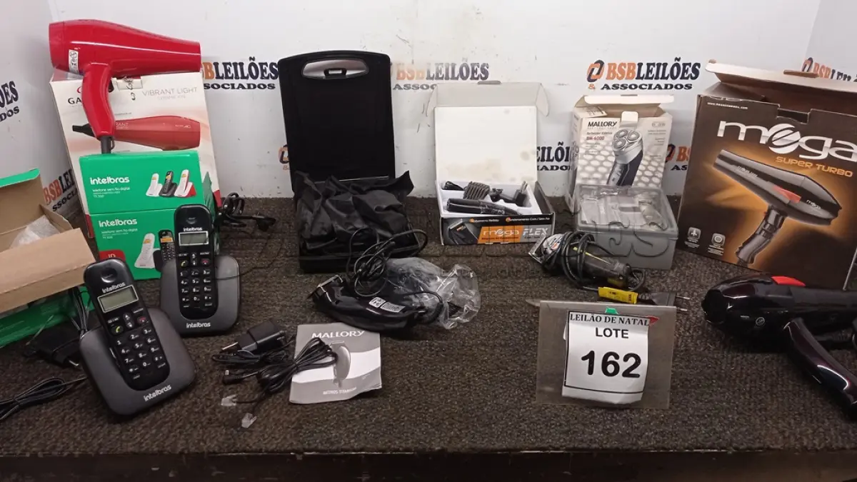 LOTE 162 - 02 APARELHOS TELEFÔNICOS, 02 SECADORES DE CABELO E 04 MÁQUINAS DE CORTAR CABELO DE MARCAS E MODELOS DIVERSOS. (NO ESTADO) ATENÇÃO! FAZER A VISITAÇÃO ANTES DE ARREMATAR, NÃO SABEMOS SE FUNCIONA, LEILÃO NÃO TEM GARANTIA E NEM DEVOLUÇÃO, SUJEITO A POSSÍVEIS AVARIAS VISÍVEIS/OCULTAS E/OU AUSÊNCIA DE COMPONENTES.