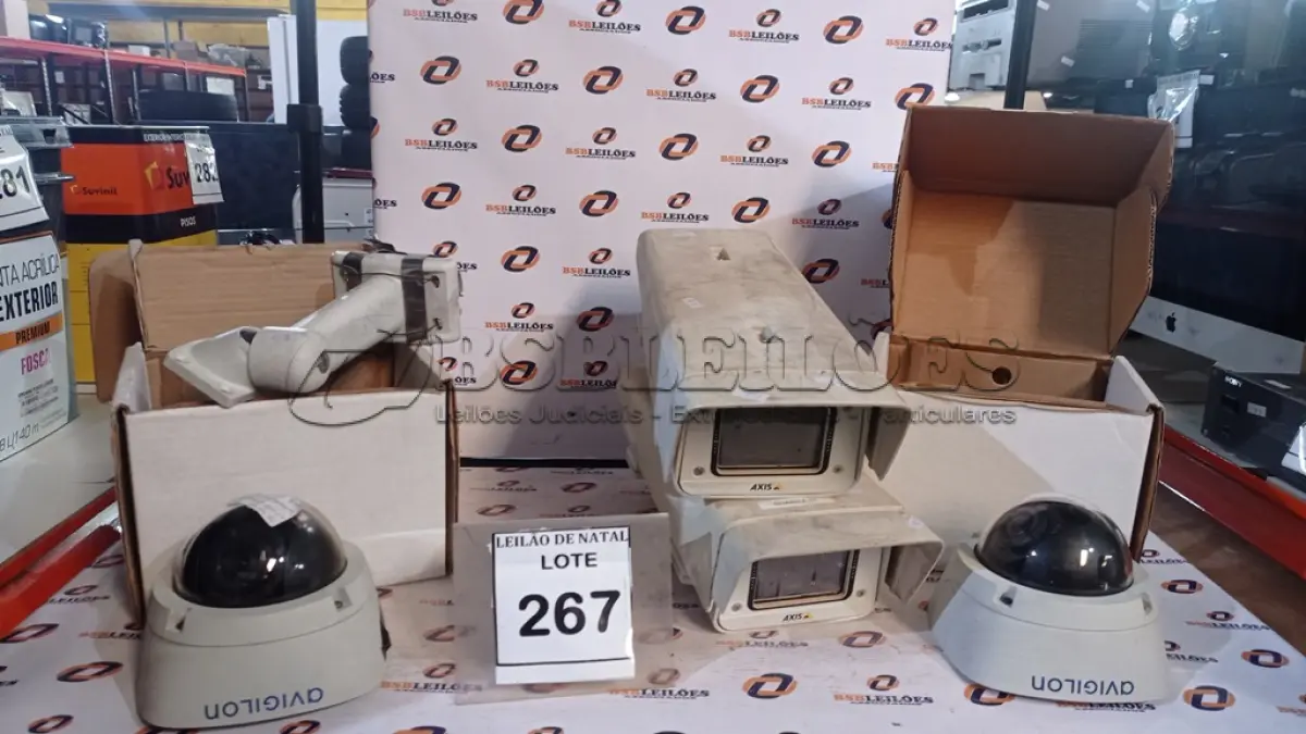 LOTE 267 - 04 CÂMERAS DE MONITORAMENTO. (NO ESTADO) ATENÇÃO! FAZER A VISITAÇÃO ANTES DE ARREMATAR, NÃO SABEMOS SE FUNCIONA, LEILÃO NÃO TEM GARANTIA E NEM DEVOLUÇÃO, SUJEITO A POSSÍVEIS AVARIAS VISÍVEIS/OCULTAS E/OU AUSÊNCIA DE COMPONENTES.