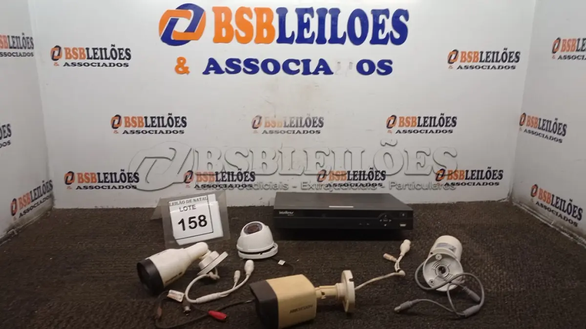 LOTE 158 - 01 DVR MARCA INTELBRAS MODELO VD 3016 E 04 CÂMERAS DE MONITORAMENTO. (NO ESTADO) ATENÇÃO! FAZER A VISITAÇÃO ANTES DE ARREMATAR, NÃO SABEMOS SE FUNCIONA, LEILÃO NÃO TEM GARANTIA E NEM DEVOLUÇÃO, SUJEITO A POSSÍVEIS AVARIAS VISÍVEIS/OCULTAS E/OU AUSÊNCIA DE COMPONENTES.