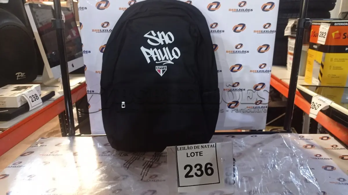 LOTE 236 - 01 MOCHILA DESENHO DO SÃO PAULO NA COR PRETA MARCA GOCASE. (NO ESTADO) ATENÇÃO! FAZER A VISITAÇÃO ANTES DE ARREMATAR, NÃO SABEMOS SE FUNCIONA, LEILÃO NÃO TEM GARANTIA E NEM DEVOLUÇÃO, SUJEITO A POSSÍVEIS AVARIAS VISÍVEIS/OCULTAS E/OU AUSÊNCIA DE COMPONENTES.