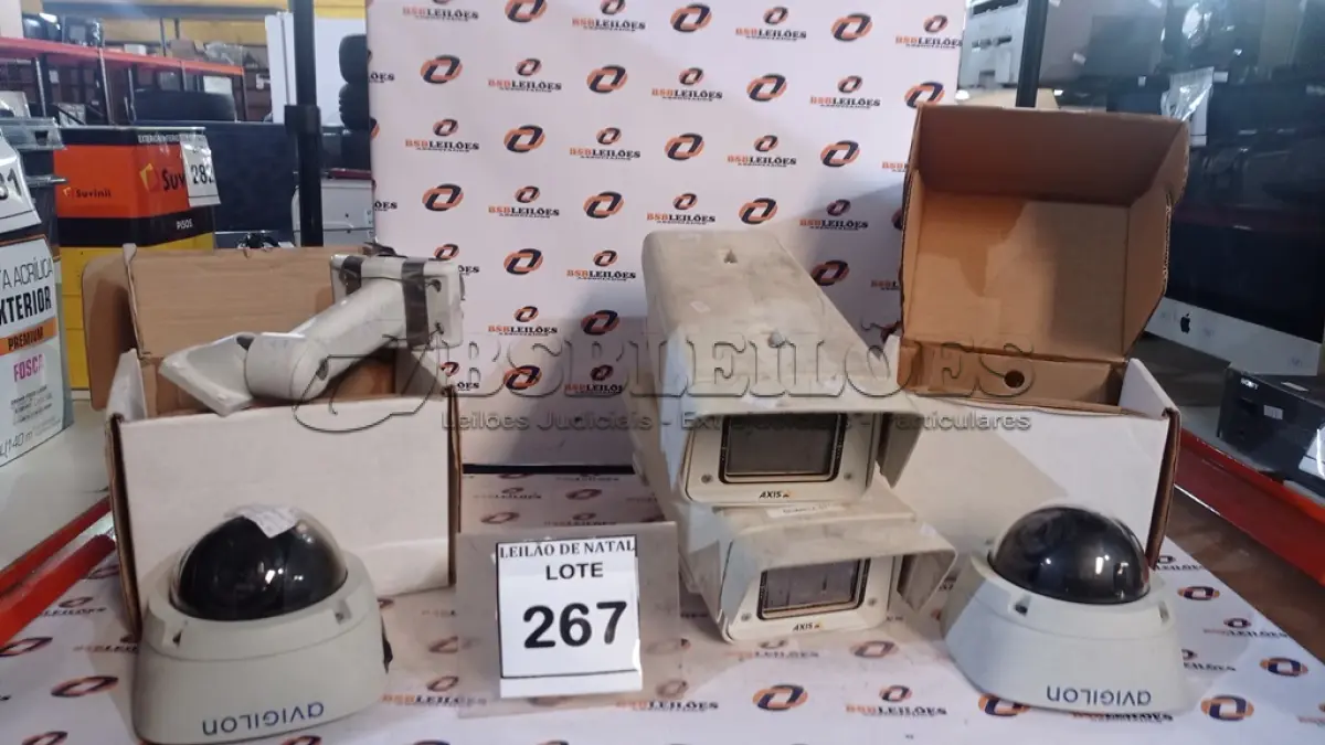 LOTE 267 - 04 CÂMERAS DE MONITORAMENTO. (NO ESTADO) ATENÇÃO! FAZER A VISITAÇÃO ANTES DE ARREMATAR, NÃO SABEMOS SE FUNCIONA, LEILÃO NÃO TEM GARANTIA E NEM DEVOLUÇÃO, SUJEITO A POSSÍVEIS AVARIAS VISÍVEIS/OCULTAS E/OU AUSÊNCIA DE COMPONENTES.